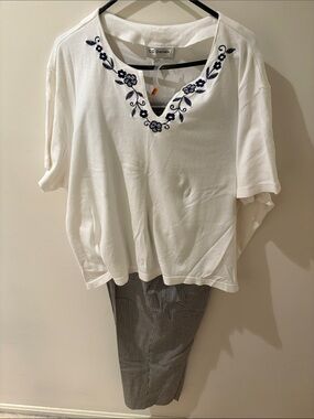 CD Daniels White V-Neck Embroidered Women’s Blouse